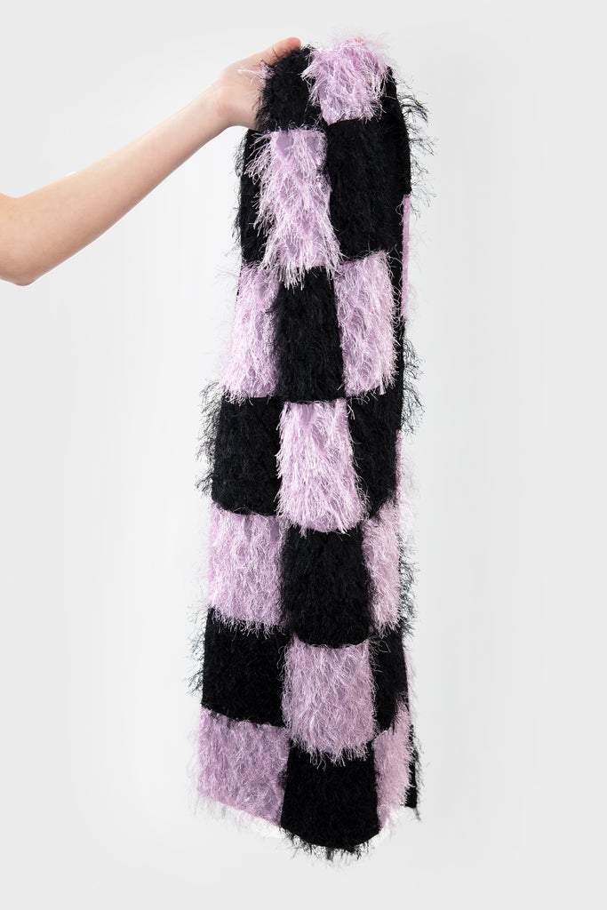 Charlotte fuzzy scarf black pink